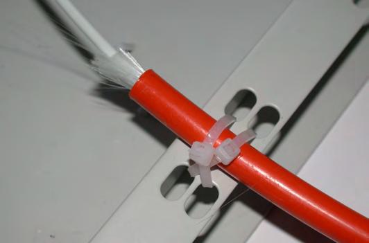 Her er det meget vigtig at kablet ikke lider overlast. Forskellig kabeltyper kræver forskellige aflastnings metoder.