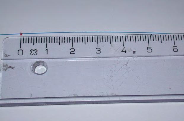 Er der tale om pigtails med en tight buffer strippes max 5-10 mm ad gangen, men er der tale om semitight buffer, kommer de 30 cm. nemt af i en omgang.