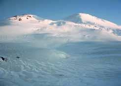 Njen najviši vrh se nalazi na nadmorskoj visini većoj od 4.800 metara. Na Alpima se nalazi i Ženevsko jezero - najveće slatkovodno jezero u zapadnoj Evropi.