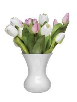 Mundblæst glas. Et klassisk tulipanvase i mundblæst glas fra Sea Glasbruk. Flot i vinduet eller på bordet. Art.