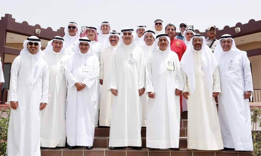 يونيو 2015 العدد )1374( 2 حضور واسع للقياديين النفطيين الملتقى السنوي اللقاء بين قيادات القطاع النفطي في ملتقاهم السنوي الذي نظمته هذا العام شركة نفط الكويت كان فرصة للقاء أفراد العائلة الواحدة الذين