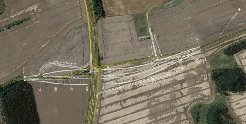Interimsvej Figur 13. Skitse af ny bro over banen på Hårvad med markering af adgangsvejen, der kan benytte som midlertidig vej for trafikken(interimsvej), Favrskov Kommune.