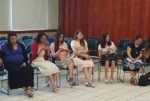 Indblik i et rådsmøde Det er søndag morgen og 45 søstre i Bugambilas Menighed i Guadalajara i Mexico sidder i råd.