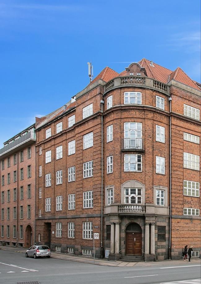 Udbudsvilkår EJENDOM UDBYDES TIL SALG Københavns Kommune udbyder ejendommen med matr.nr.