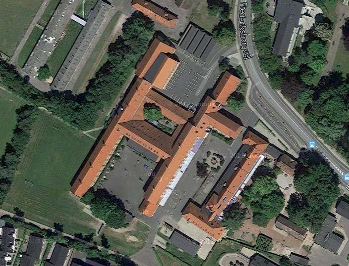 STAMDATA Adressen: Frederiksborgvej 65, 3450 Allerød. Størrelse: Erhvervsareal: 10.882 m2 Matrikulært areal: 42.629 m2 Baggrund: Lillerød Skole er opført i flere etaper, startende i 1910.