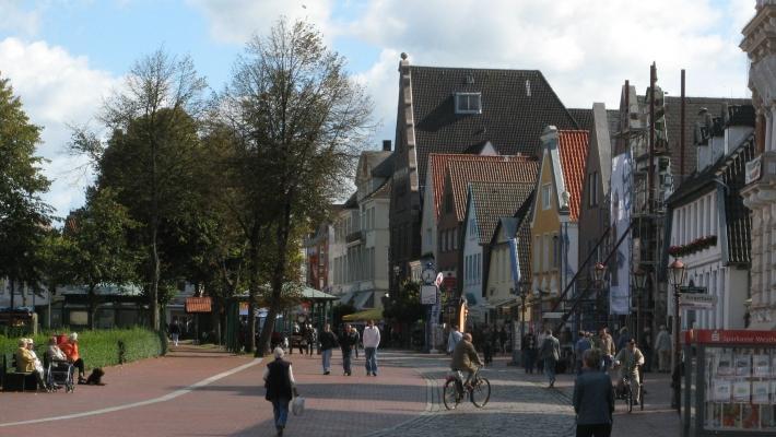 Friedrichstadt (15.7 km) Friedrichstadt minder meget om en typisk hollandsk kanalby.
