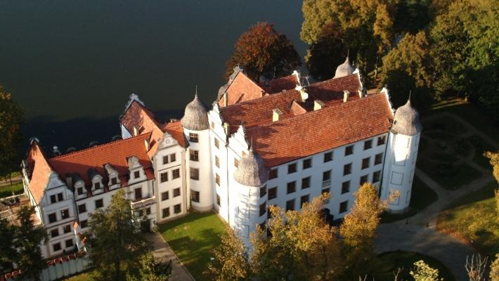 Hotel Podewils Tilbring en afslappende ferie på det største og eneste vandslot i Polen fra det 15. århundrede. Hvis I ønsker en rolig ferie, er det 3-stjernede Hotel Podewils en oplagt destination.