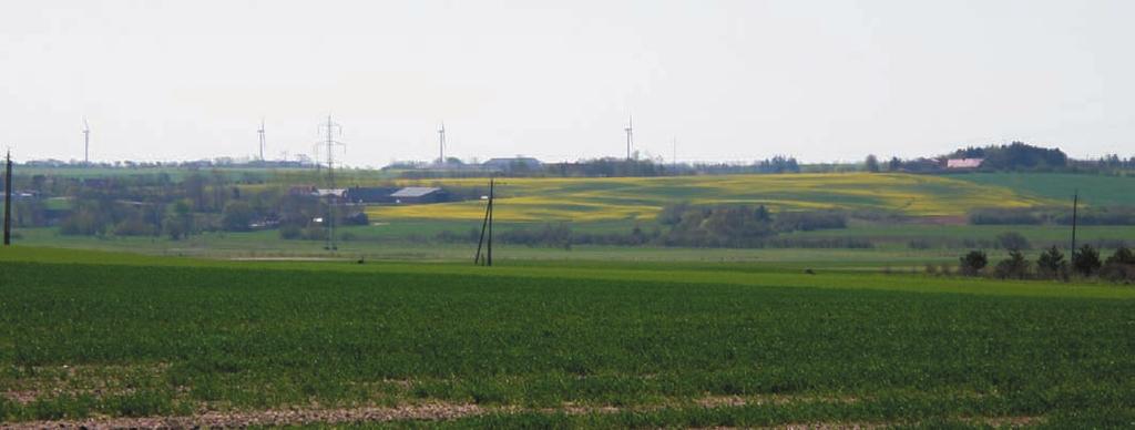 Spredt i området står også enkelte mellemstore vindmøller, men påvirkningen fra vindmøller er størst fra de møller, der står i nabokommunen mod vest samt i landskabet syd for Struer.