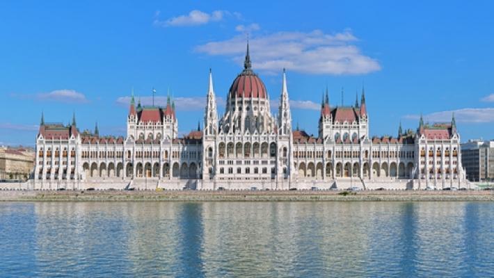 Det ungarske Parlament Tropicarium Budapest (13.9 km) I udkanten af Budapest ligger Centraleuropas største saltvand akvarium, Tropicarium.