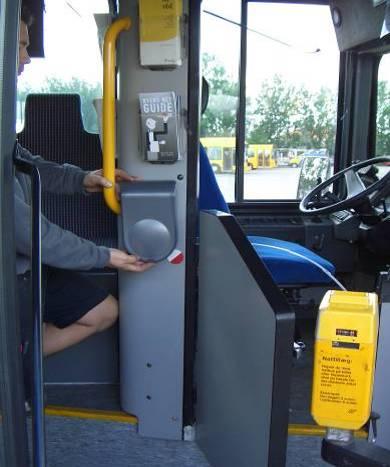90 grader i forhold til bussen længderetning Kan være nødvendig med Adapta-flex løsning - kontrolleres Primær placering i busser med dobbelt fordør.
