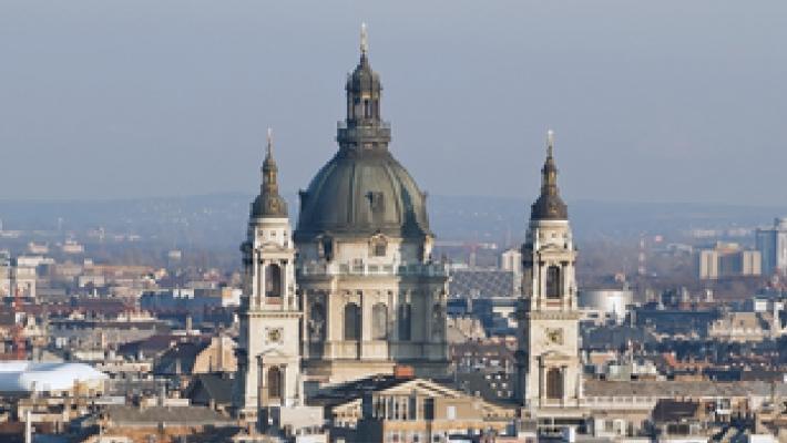 Basilikaen er opkaldt efter Szent István, Sankt Stefan, der var den første konge i Ungarn.