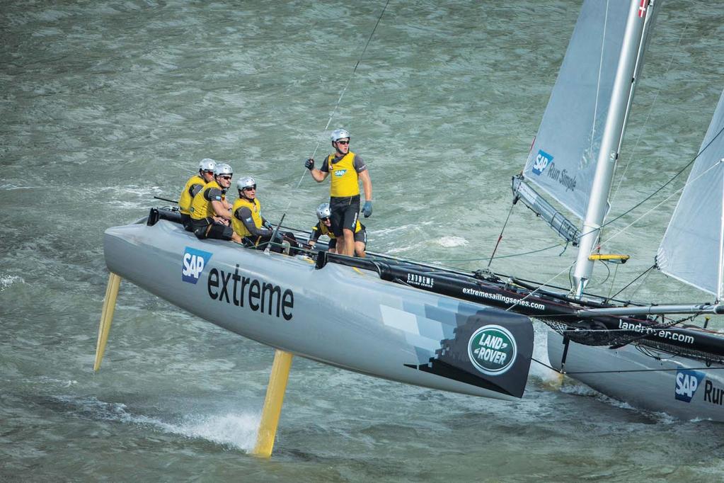 Dannebrog fortsat med i Extreme Sailing Series SAP Extreme Sailing Team startede deres fjerde sæson i Singapore med en flot andenplads. Holdet er styrket med Michael Hestbæk som ny træner.