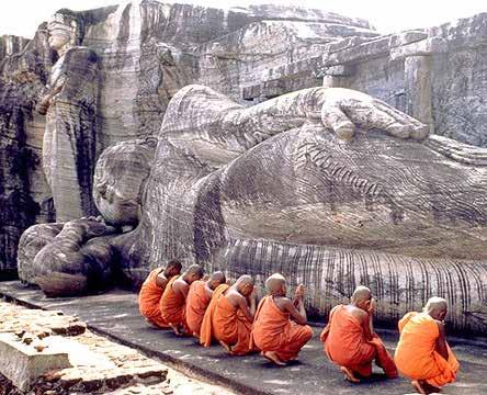 I Polonnaruwa ser du den siddende, den stående og den liggende Buddha.
