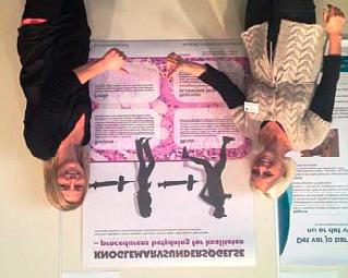 MEDIEKLIP 2013 Sygeplejersker vinder posterpris Sygeplejerskerne Connie Hasselgren og Anne Sofie Lund Østergaard fra Hæmatologisk Ambulatorium har vundet posterprisen for den bedste poster på