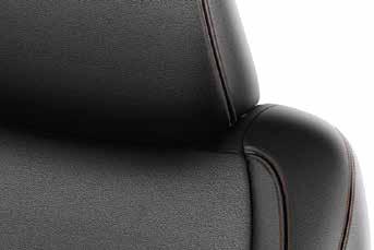 Læderinteriør grå Sæder og nakkestøtter i sort læder med grå felter og syninger samt armlæn i sort læder (option).