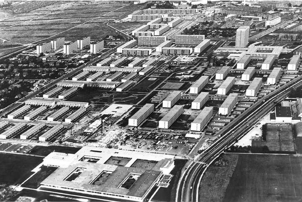 URBANPLANEN EN BYDEL DER IKKE BLEV SOM FORVENTET Da området skulle bebygges i 1964, blev planlægningen lagt ud til det nystiftede KBI A/S (Kooperativ Bygge Industri), der bestod af seks sociale
