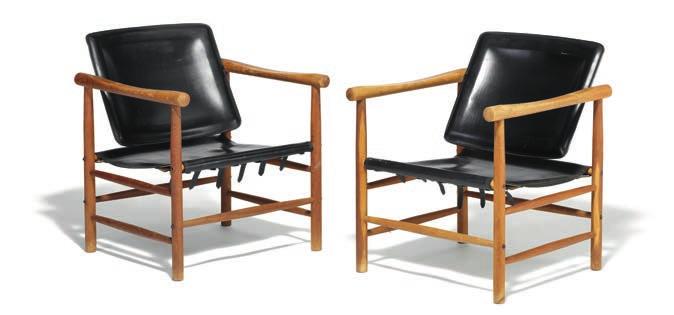 1016 1016 KAI LYNGFELDT LARSEN b. 1919, d. 1976 A pair of oak easy chairs. Seat and back of black leather. Model 506. Designed 1965. These examples manufactured circa 1970 by Søborg Møbler.