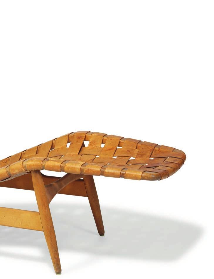 1064 ARNE VODDER b. 1926, d. 2009 Chaise longue with beech frame. Seat and back with patinated natural leather webbing.
