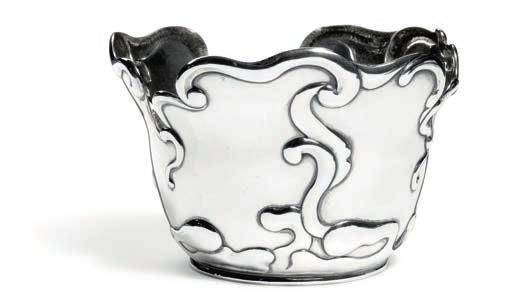 880 880 THORVALD BINDESBØLL b. Copenhagen 1846, d. s.p. 1908 A sterling silver bowl with stylized ornamentation. Made and marked by A. Michelsen anno 1901/1902. Weight 212 gr. H.