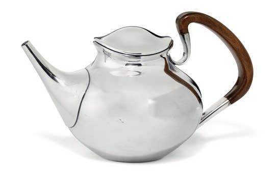 896 896 HENNING KOPPEL b. Copenhagen 1918, d. s.p. 1981 A sterling silver teapot with guaiacum wood handle. Georg Jensen after 1977. With date letter F10=1980. Design no.
