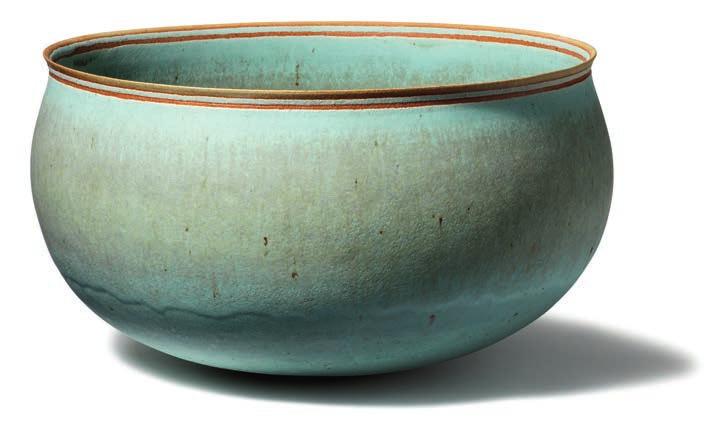 924 924 CD ALEV EBÜZZIYA SIESBYE b. Istanbul 1938 Large circular stoneware bowl. Decorated with light turquoise blue glaze with some light brown elements.