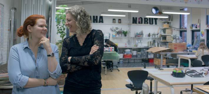 Kunsthåndværk Underviser: Annie Friis og Lone Hartvig Fiil Værkstedet arbejder med tekstilproduktion, form- & idéudvikling, tegning og farvelære.