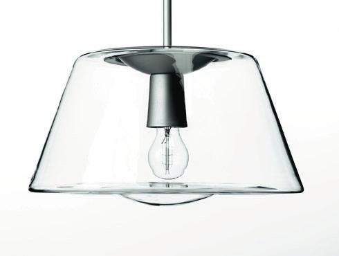 Design: Maria Berntsen One Klart glas med hvid ledning. H: 24 cm. Ø 40 cm.