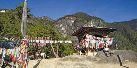 På rejser til Bhutan ser vi storslået natur, heste, bjerge, templer og dale. Men ingen McDonalds, motorveje, overfladisk ungdomskultur, narkokriminalitet.