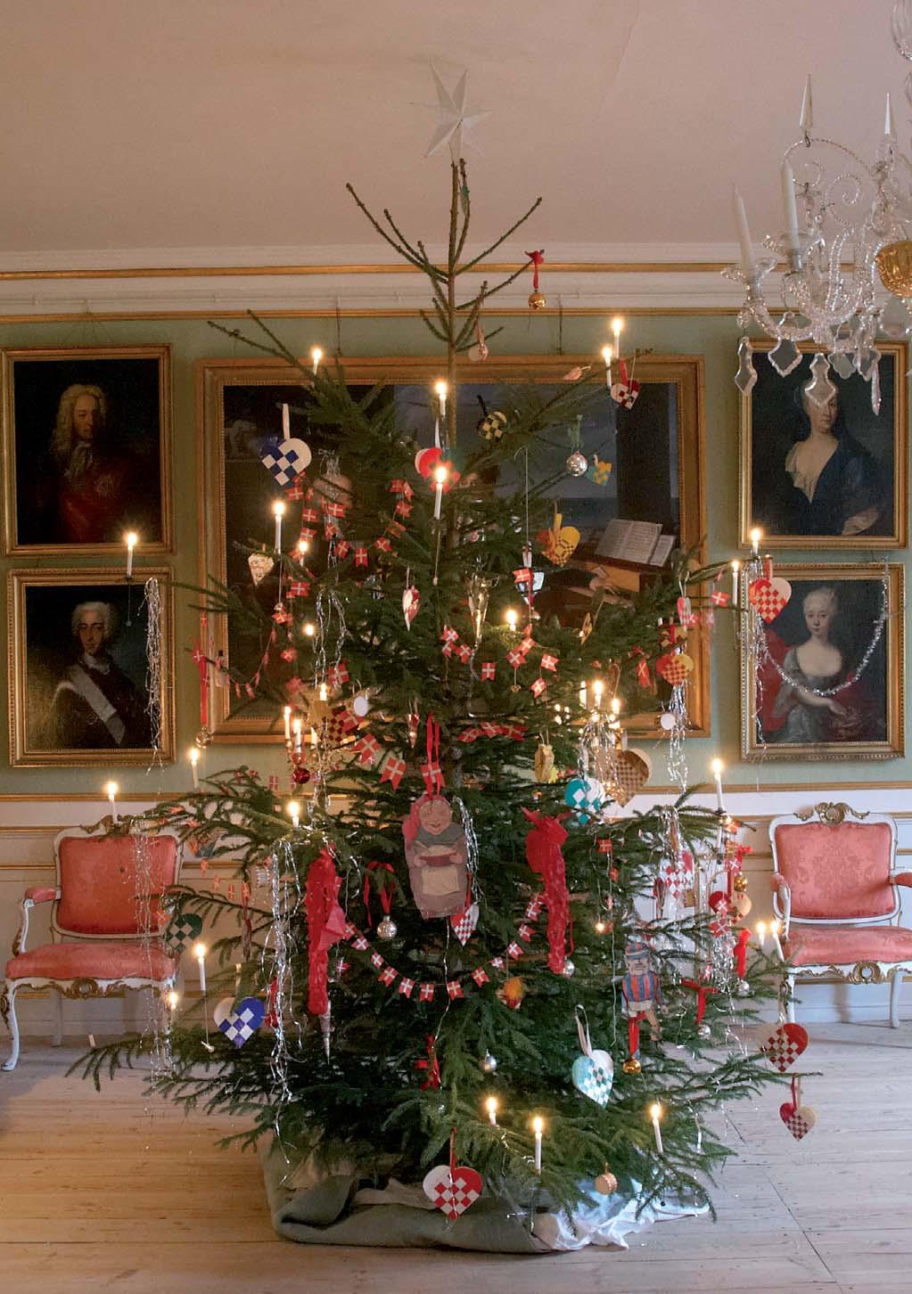 December - Februar 2017/18 58. ÅRGANG På godset Holsteinborg på Sydsjælland tændtes juleaften 1808 Danmarks første juletræ.