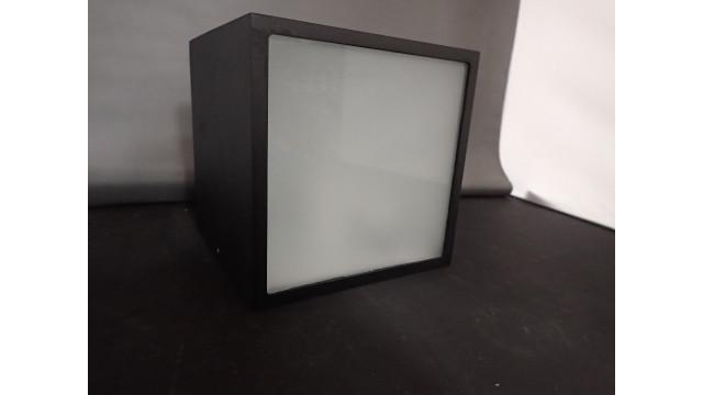 Auk: 2749 Kat: 182. 2 stk. udendørs væglamper, Illumina "Cube XL" 15x15x15 cm.