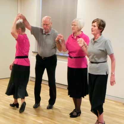 BESKRIVELSER sommerkurser seniordans- UGE 31 Seniordans - fornøjelig dans for voksne Seniordans er fornøjelig motion og hyggeligt samvær med andre danseglade seniorer.