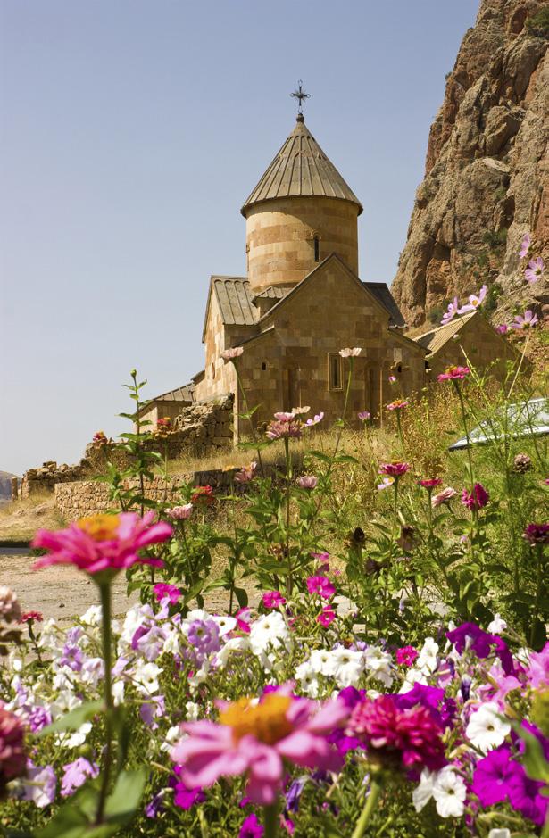 ARMENIEN DET FØRSTE KRISTNE LAND Oplev et fantastisk land i den sydlige del af Kaukasus, som emmer af historie og gode oplevelser. Armenien bærer titlen som det første kristne land, da det i år 301 e.