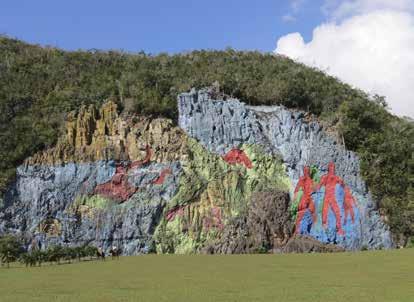 Det 120 m lange vægmaleri blev designet af kunstneren Leovigildo González Morillo i 1961, og det tog 18 mennesker fire år at male.