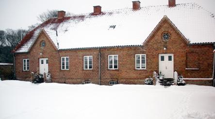 Kaj Munk liebte Weihnachten und nun wird die weihnachtliche Gemütlichkeit in Kaj Munks Pfarrhof wieder zum Leben erweckt schau dir auch das Zimmer mit der Wichteltapete an.