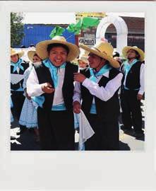 Wow! se de peruanske piger i deres flotte traditionelle