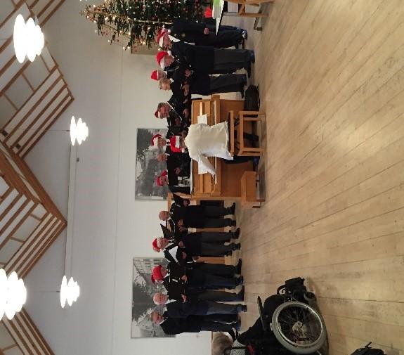 Julen blev sunget ind Traditionen tro sang Forsvarsbrødrene julen ind tirsdag d. 5. december.