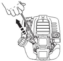 2 Drej motorkontakten til ON. 4.6.3 Tryk på spæderen (b) gentagne gange indtil brændstof er synligt i den klare plast brændstof-returslange (c). 4.6.4 Træk i startergrebet (d).