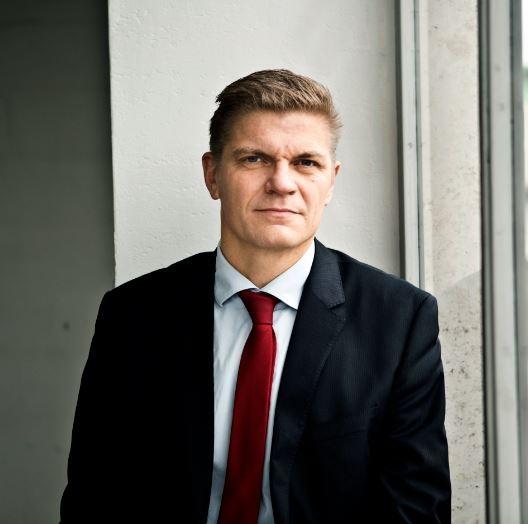 Jakob Axel Nielsen er tidligere transport- og energi samt sundhedsminister og er for nylig blevet bestyrelsesformand i foreningen \"Staten i hele Danmark\", der vil have flere statslige