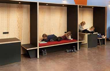 I mange klasselokaler og i fællesarealerne er der små nicher eller gamle depotrum, som med fordel kan omdannes til stillekupeer, huler, rum til koncentration mv.