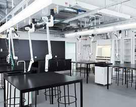 GENERELLE ANBEFALINGER Faglokaler / Science + Sundhed og bevægelse 94,4 m² Experiment - sjaskegulvet 24,9 m² Fysik/ kemi/ biologi/ N+T gruppeborde Stort eksperimentbord med vask og afløb 42,3 m² 40,4
