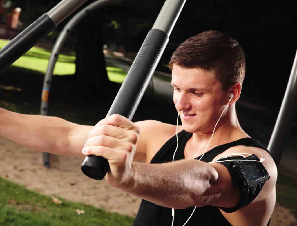 STYRKETRÆNING BACK NW102 Bicep træk styrke. Styrker ryggen og bagsiden af skuldrene. Nem og intuitiv øvelse, som bruger din egen vægt som kontravægt. Øvelsen kan udføres fra begyndere og opad.