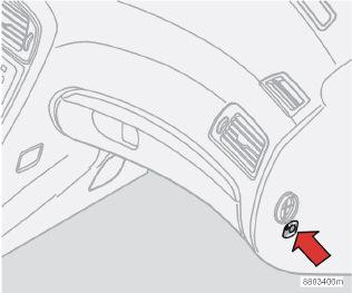 Frakoblet airbag (passagerpladsen): Personer der er højere end 140 cm, må aldrig sidde på passagerpladsen, når airbaggen er frakoblet. Medmindre ovenstående nøje følges, kan det medføre livsfare.