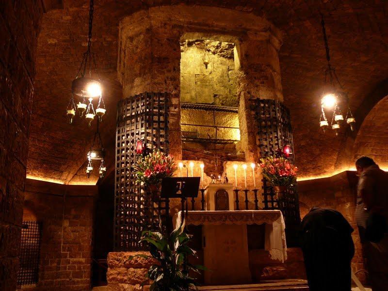 INVITATION Hyrdesamling i Assisi over 14 dage Onsdag, d. 5. september til onsdag, d. 19. september 2018 Kære medhyrder. Frans grav i Basilica di San Francesco Assisi, d. 8.