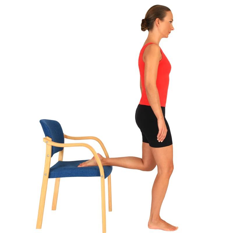 Stående styrkeøvelse for knæ Stående med det raske ben bøjet