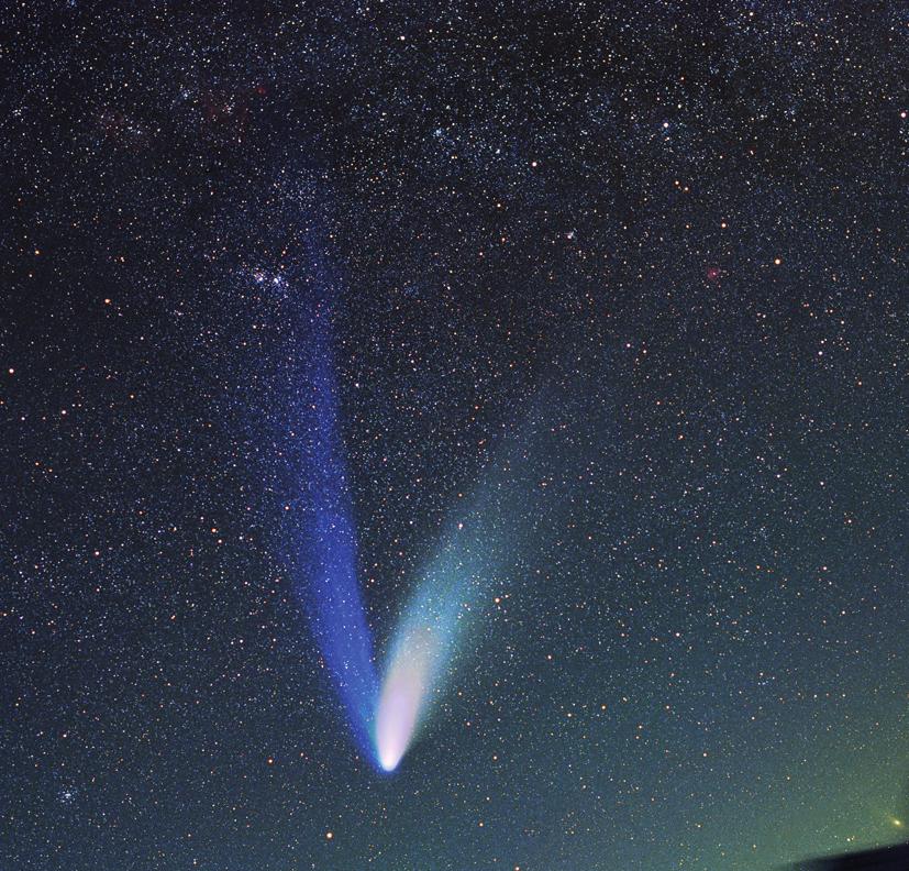 Komethaler Støvhalen * materiale, der er fordampet af kometens kerne. * reflekterer Solens lys er gulligt * resultatet af, at sollyset skubber til materialet i komaen.