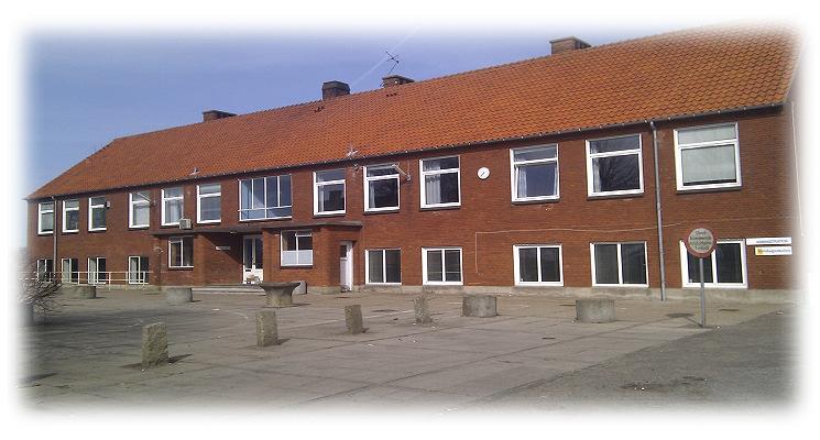 6.1.14. Heldagsskolen (Specialskole) Heldagskolen er placeret i Øster Hjermitslev. Skolen er normeret til 26 børn fra 0. -7. klasse. Børnene er opdelt i to grupper med hver 14 børn, en gruppe fra. 0. kl. 4.