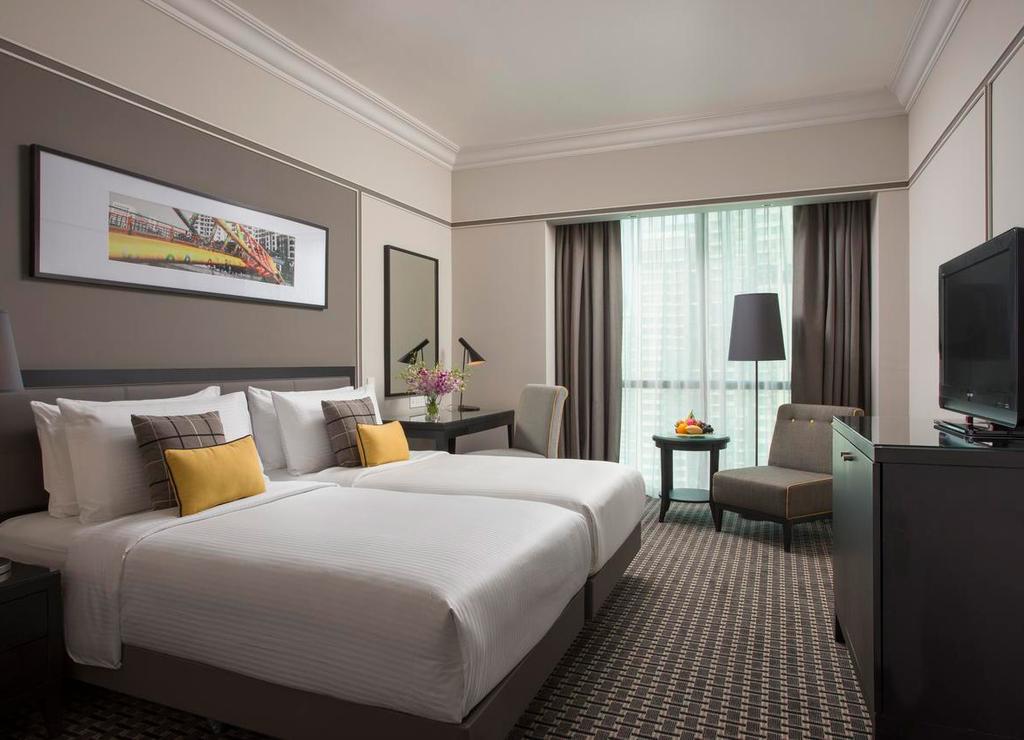 Hotellet ligger langs Singapores havnefront nær Boat Quay, Clarke Quay og Robertson Quay.