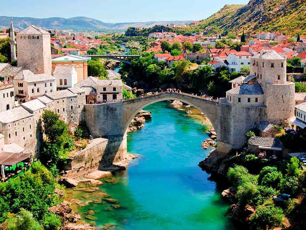 Hele byens historiske centrum er på UNESCOs verdensarvsliste og ligger placeret på en lille ø, som ligger klemt inde mellem det kroatiske fastland og den større ø Ciovo.