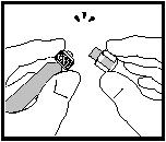 Hold hætteglasset i den ene hånd og fjern plastikbeholderen fra adapteren (se billede 5).