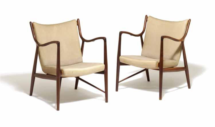 INTERNATIONAL DESIGN 601 FINN JUHL "NV-45". A pair of easy chairs of mahogany. Seat and back upholstered with grey wool. Made by cabinetmaker Niels Vodder. (2). DKK 40.000-50.000 / 5.